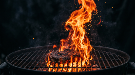 Llamarada por grasa en la parrilla, uno de los errores comunes del asado